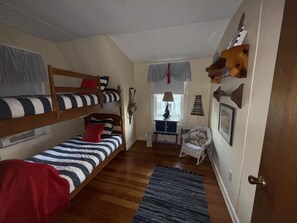 WiFi - Cottage Close to the Lake! (Lakeside)