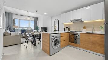 Deluxe Apartment, Balcony, City View | Private kitchen