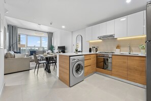 Deluxe Apartment, Balcony, City View | Private kitchen