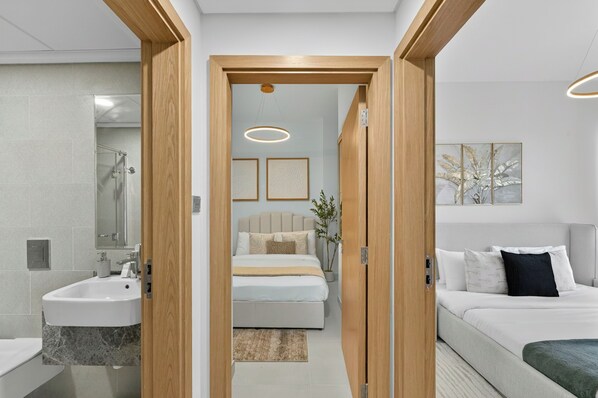 Deluxe Apartment, Balcony, City View | In-room safe, blackout curtains, iron/ironing board, free WiFi