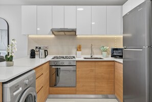 Deluxe Apartment, Balcony, City View | Private kitchen - Radiant Boulevard by DVH Luxe Retreats (Abu Dhabi)