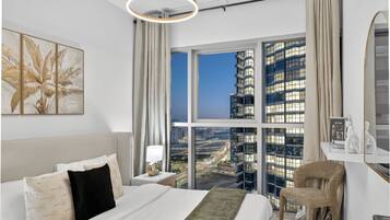 Deluxe-lejlighed - balkon - byudsigt | Pengeskab på værelset, mørklægningsgardiner, strygejern/strygebræt