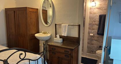 Lakeview Historic Inn Suite 12