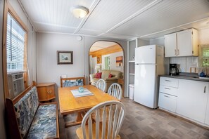 Interior - Springwood Cottage Resort - Cottage 1 (Arden)