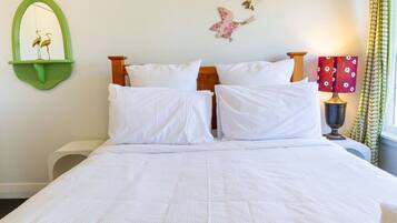 Iron/ironing board, WiFi, bed sheets