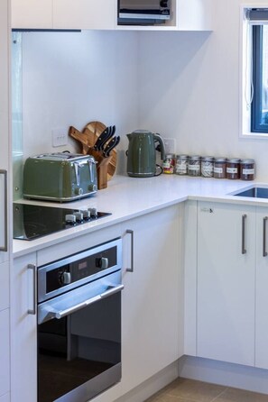 Fridge, microwave, oven, stovetop - 2 BR Home | Walk to City & Stadium (Christchurch)