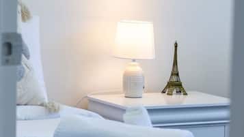 Iron/ironing board, WiFi, bed sheets