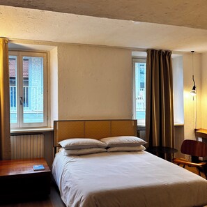 2 bedrooms, desk, free WiFi, bed sheets - 5 minutes from the Duomo. Comfortable and recently renovated apartment. (Milano)