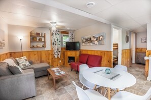 Televisión y chimenea 