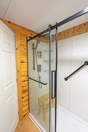 Hair dryer, towels - Springwood Cottage Resort - Cottage 3 (Arden)