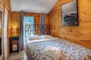 WiFi, bed sheets - Springwood Cottage Resort - Cottage 4 (Arden)