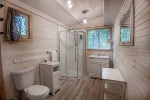 Hair dryer, towels - Springwood Cottage Resort - Cottage 5 (Arden)