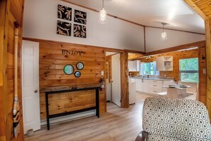 Interior - Springwood Cottage Resort - Cottage 5 (Arden)