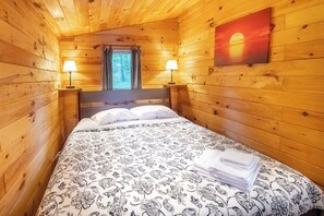 3 bedrooms, WiFi, bed sheets - Springwood Cottage Resort - Cottage 6 (Arden)