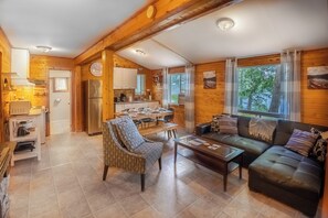 TV, fireplace - Springwood Cottage Resort - Cottage 6 (Arden)