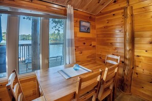 Dining - Springwood Cottage Resort - Cottage 9 (Arden)