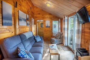 TV, fireplace - Springwood Cottage Resort - Cottage 9 (Arden)