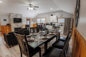 Dining - Springwood Cottage Resort - Cottage 15 (Arden)