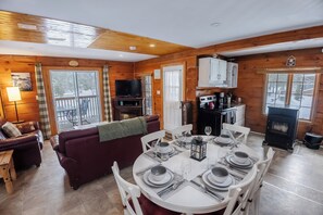 Interior - Springwood Cottage Resort - Log Cabin (Arden)