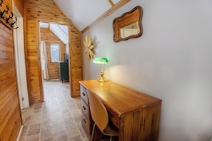 Interior - Springwood Cottage Resort - Log Cabin (Arden)