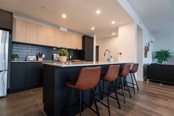 Fridge, microwave, oven, stovetop