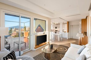TV - Lux 4BR Sorrento Home with SeaView Terrace (Sorrento)