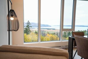 Interior - 205 - Modern Suite - Pool and River View (Baie-Saint-Paul)