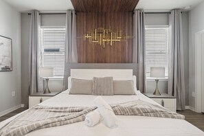 10 bedrooms, iron/ironing board, travel cot, free WiFi - 10br Pool Retreat | Theatre • Arcade | Sleeps 24 (davenport)