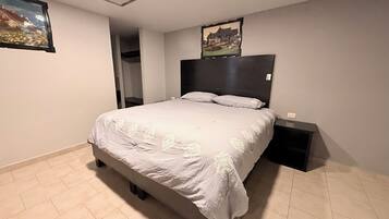 Habitación, 1 cama individual grande, baño privado | Wifi gratis y acceso para silla de ruedas
