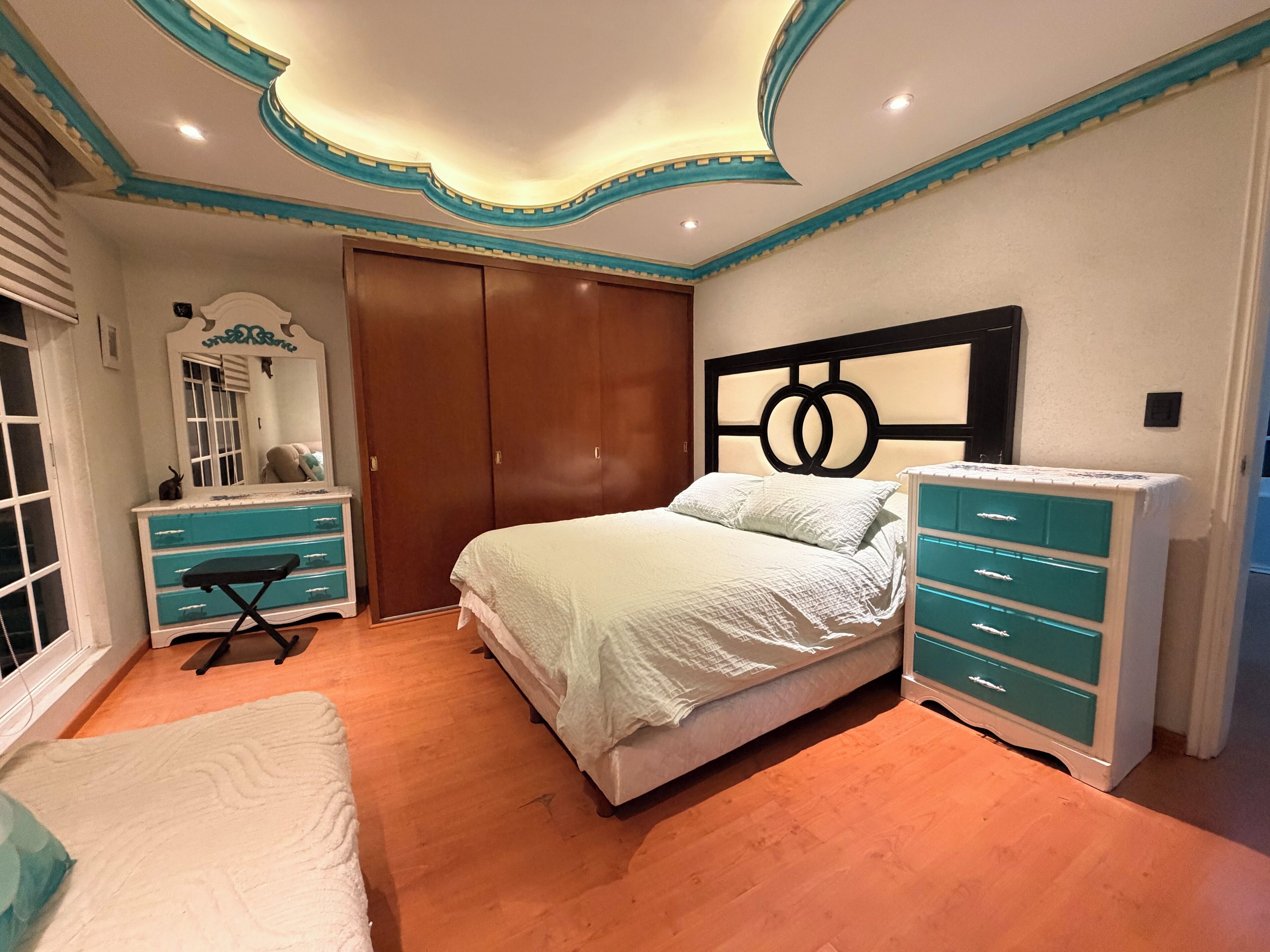 Fer et planche à repasser, Wi-Fi gratuit, draps fournis