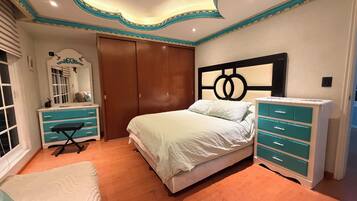 Fer et planche à repasser, Wi-Fi gratuit, draps fournis