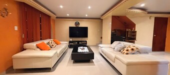 BEAUTIFUL HOUSE 10 MINUTES FROM MEXICO CITY AIRPORT