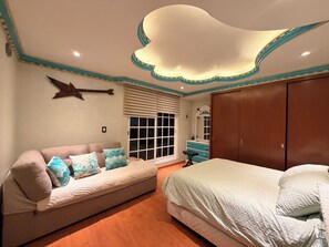 4 bedrooms, iron/ironing board, free WiFi, bed sheets