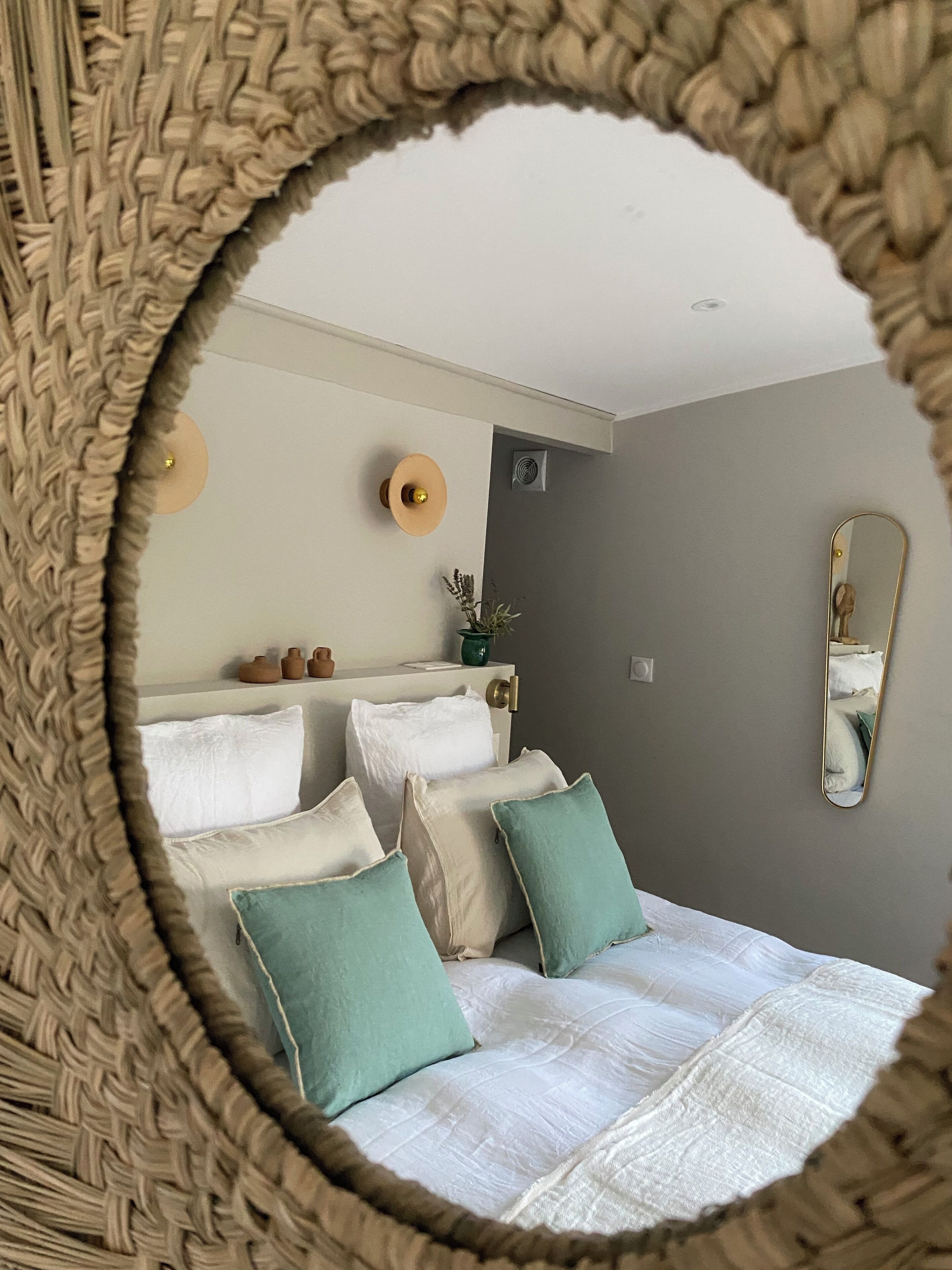 Iron/ironing board, travel crib, WiFi, bed sheets