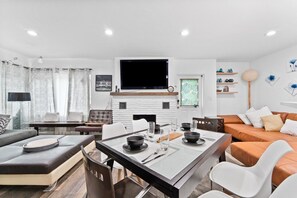 Living area - Steps to Sand! - Wellness Escape - Coastal Retreat (Fort Lauderdale)