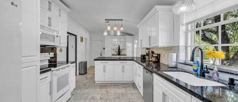 Refrigerador, microondas, horno, lavavajillas