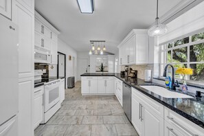 Fridge, microwave, oven, dishwasher - Stunning Tropical Getaway Steps To The Beach- Private Pool And Hot Tub (Hollywood)