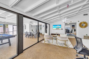 Games room - Stunning Tropical Getaway Steps To The Beach- Private Pool And Hot Tub (Hollywood)