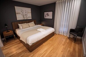 3 bedrooms, desk, iron/ironing board, WiFi - 206 | Bright Modern Condo | Pool and River View (Baie-Saint-Paul)