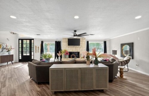 Poolside Paradise 5-bedroom house located near Palo Duro Canyon