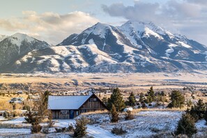 Exterior - Adorable Montana Cabin by Yellowstone! (Emigrant)