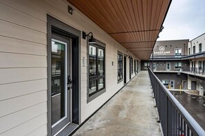 Property grounds - Downtown Suite | Kitchen + Near Mountain Resort (Revelstoke)