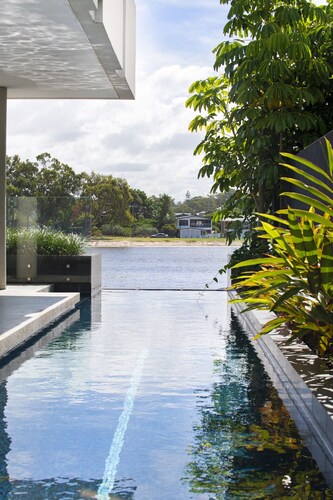 Chevron Island Luxe Escape
