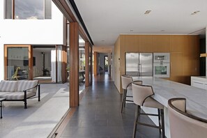 Interior - Chevron Island Luxe Escape (Surfers Paradise)