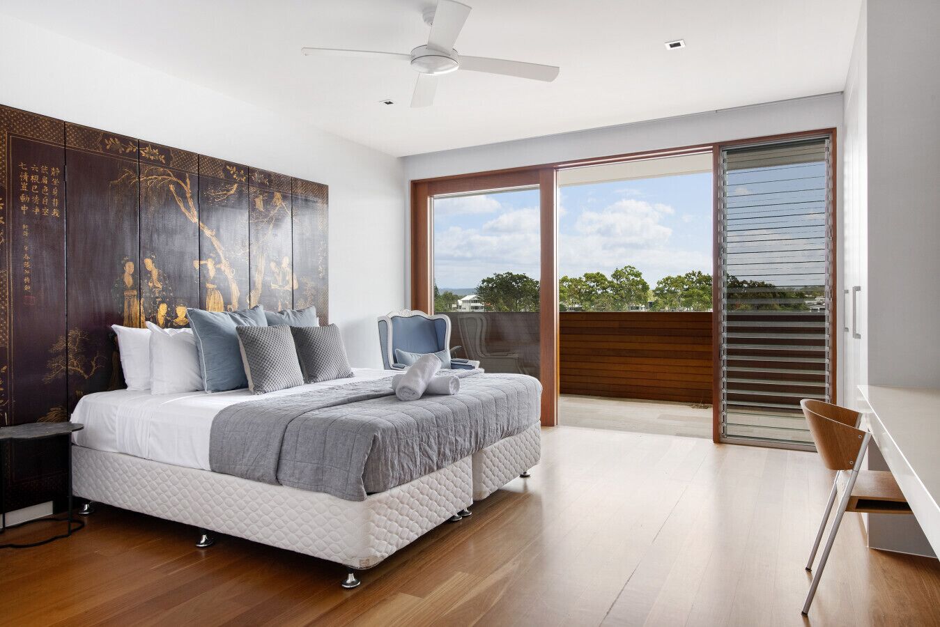 6 bedrooms, iron/ironing board, WiFi, bed sheets