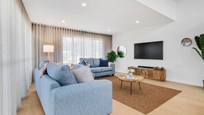 Smart TV - Marys Tide & View Vista at Long Beach (Long Beach)