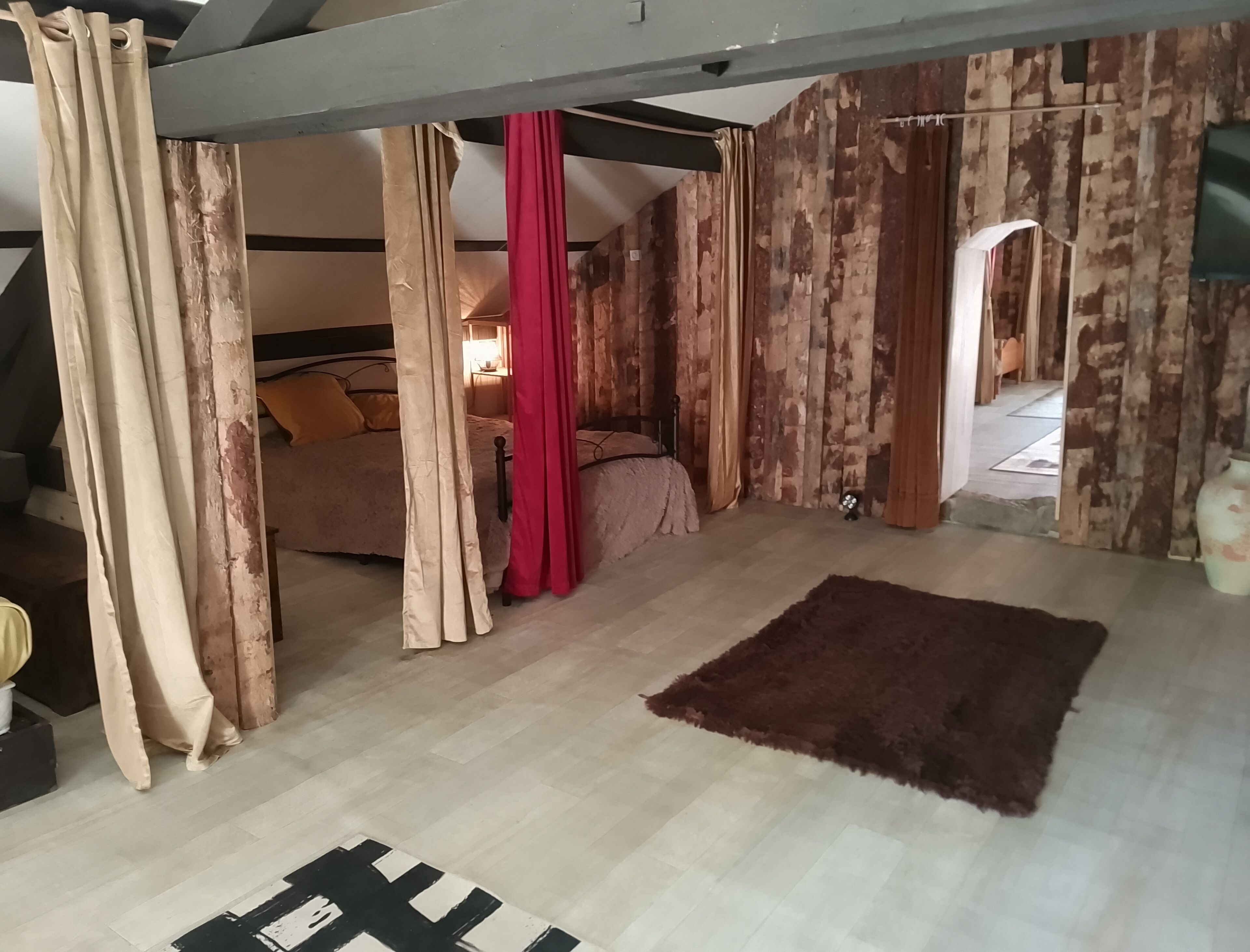 WiFi、ベッドシーツ