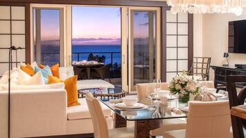 Condo (3 Bedrooms) | Dining