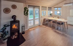 Dining - Lovely home in Sjølund with WiFi (Sjølund)
