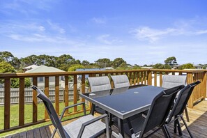 تناول الطعام بالخارج